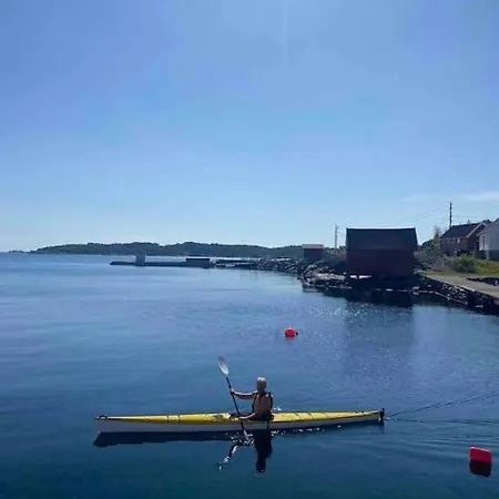 Leilighet, To Rom Med Eget Bad Ved Sjoen Leilighet Movik (Vest-Agder)