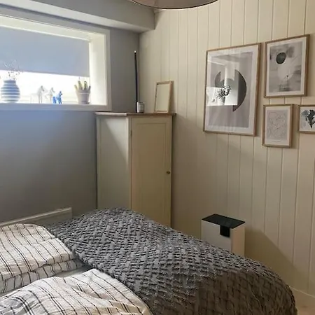 Leilighet, To Rom Med Eget Bad Ved Sjoen