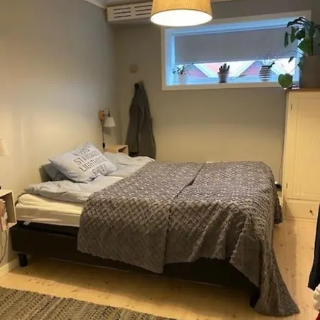 Leilighet, To Rom Med Eget Bad Ved Sjoen *